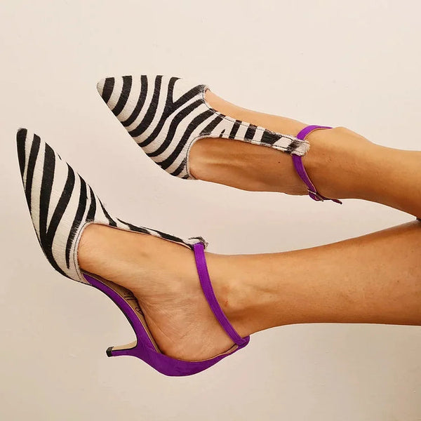Savana™ | Sapatos de salto alto com padrão zebra, salto roxo e tira no tornozelo
