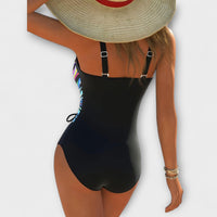 Fatos de banho elásticos de moda com detalhe cruzado na parte da frente