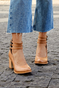 Casilda | Sandálias lisas com tira no tornozelo e sola grossa