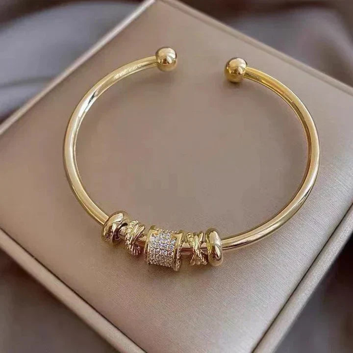 Lux Pulseira Ajustável Elegante com Charms Ouro - Estilo