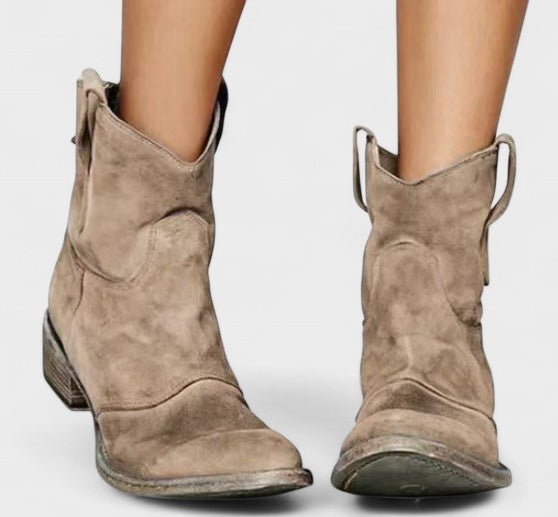 Carlota – Elegância Intemporal