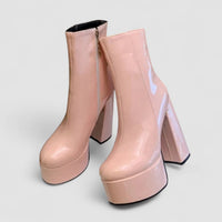 Carina –Botas com plataforma super alta com charme e confiança