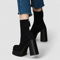 Olga – Botas com estilo moderno com o conforto da camurça