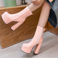 Carina –Botas com plataforma super alta com charme e confiança