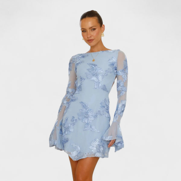 Julia - Vestido com encanto floral