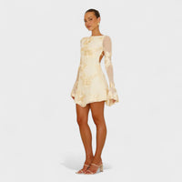 Julia - Vestido com encanto floral