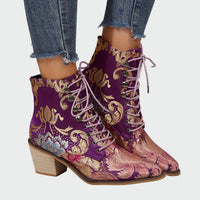 Botins de couro com flores